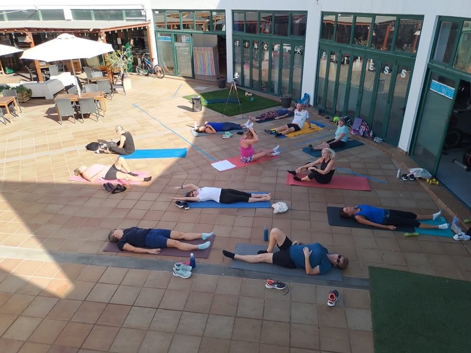Mat class in the courtyard, seen from above